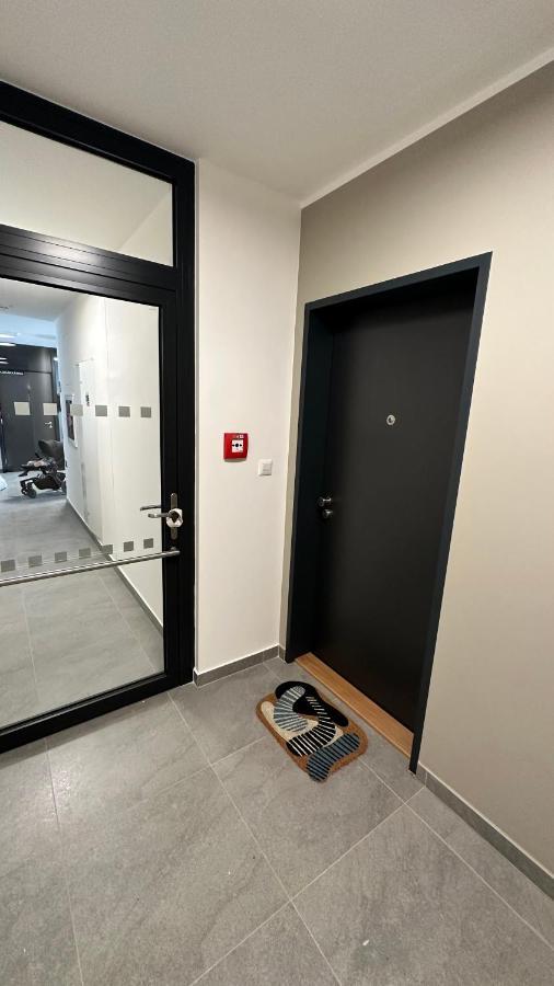 Holesovice Delight: Modern Comfort With A Twist In Prague 7 외부 사진