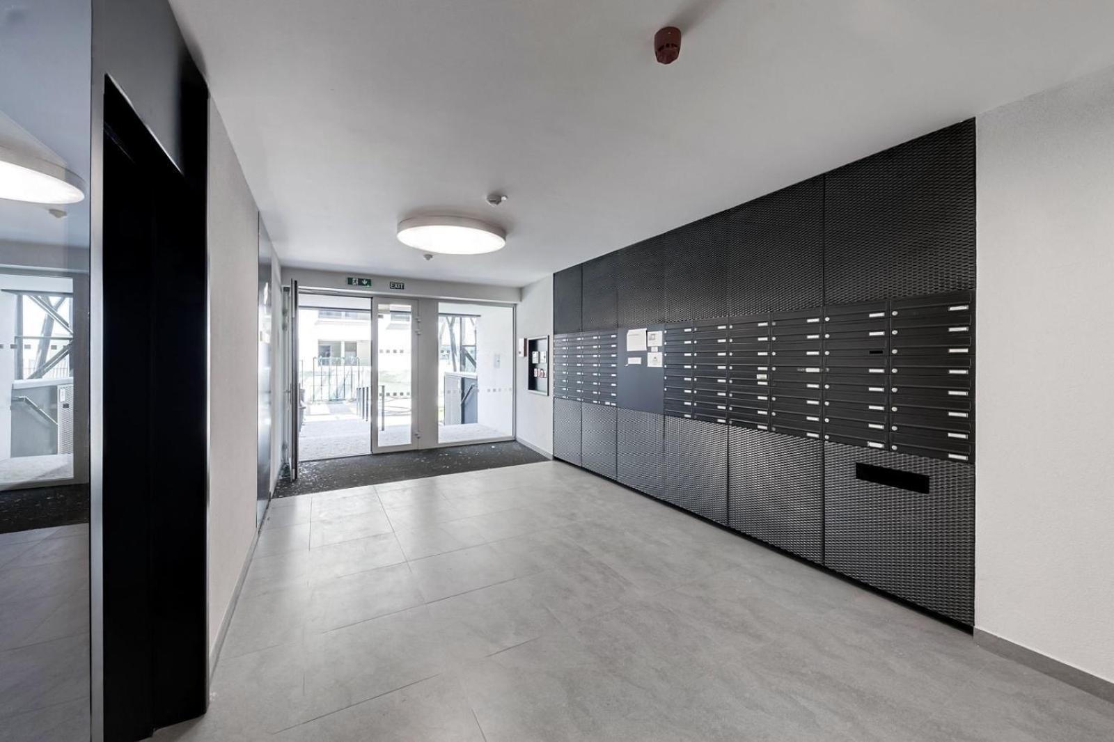 Holesovice Delight: Modern Comfort With A Twist In Prague 7 외부 사진