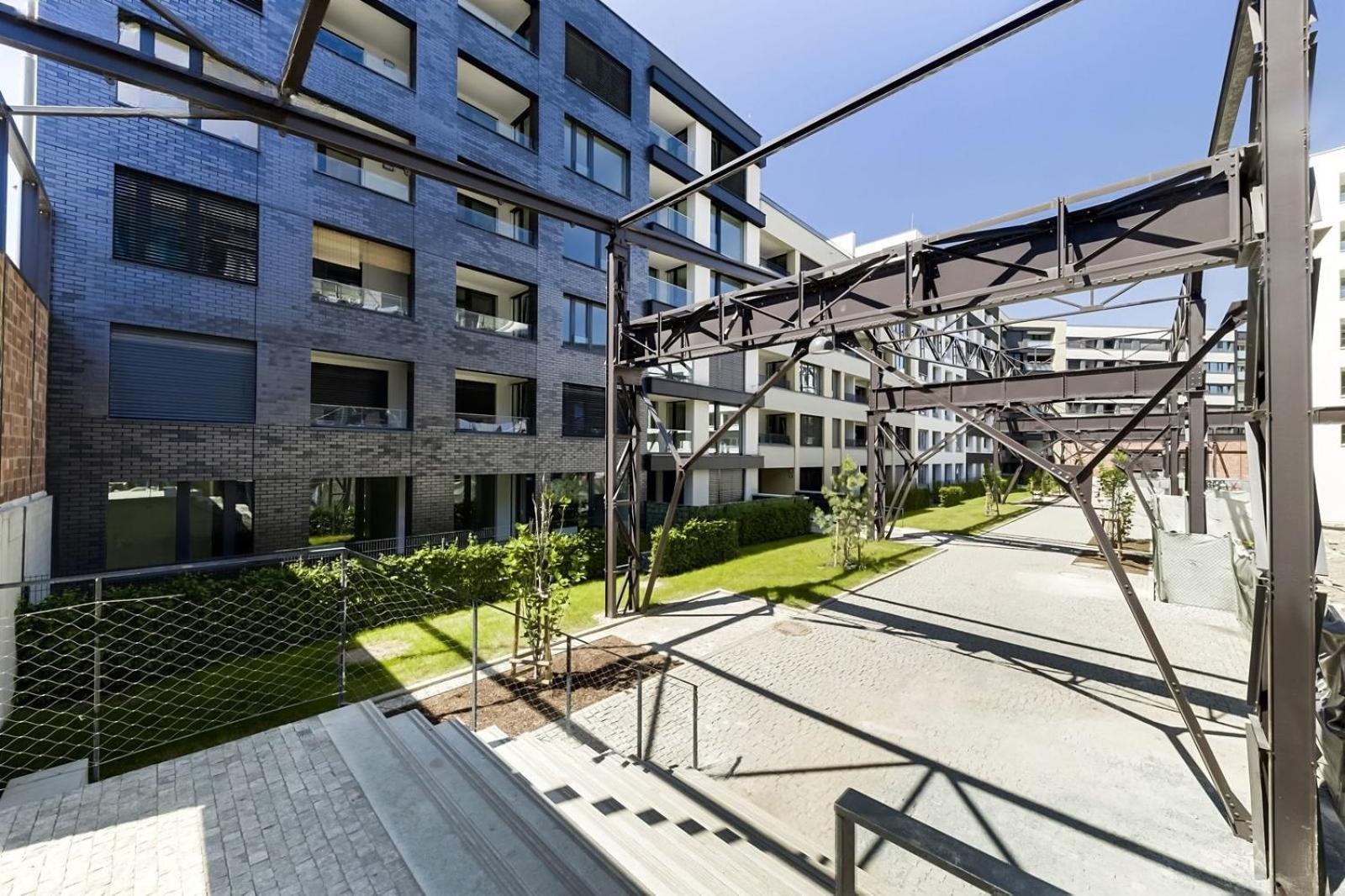 Holesovice Delight: Modern Comfort With A Twist In Prague 7 외부 사진