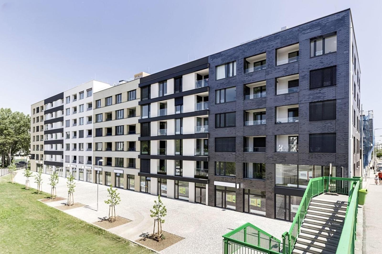 Holesovice Delight: Modern Comfort With A Twist In Prague 7 외부 사진