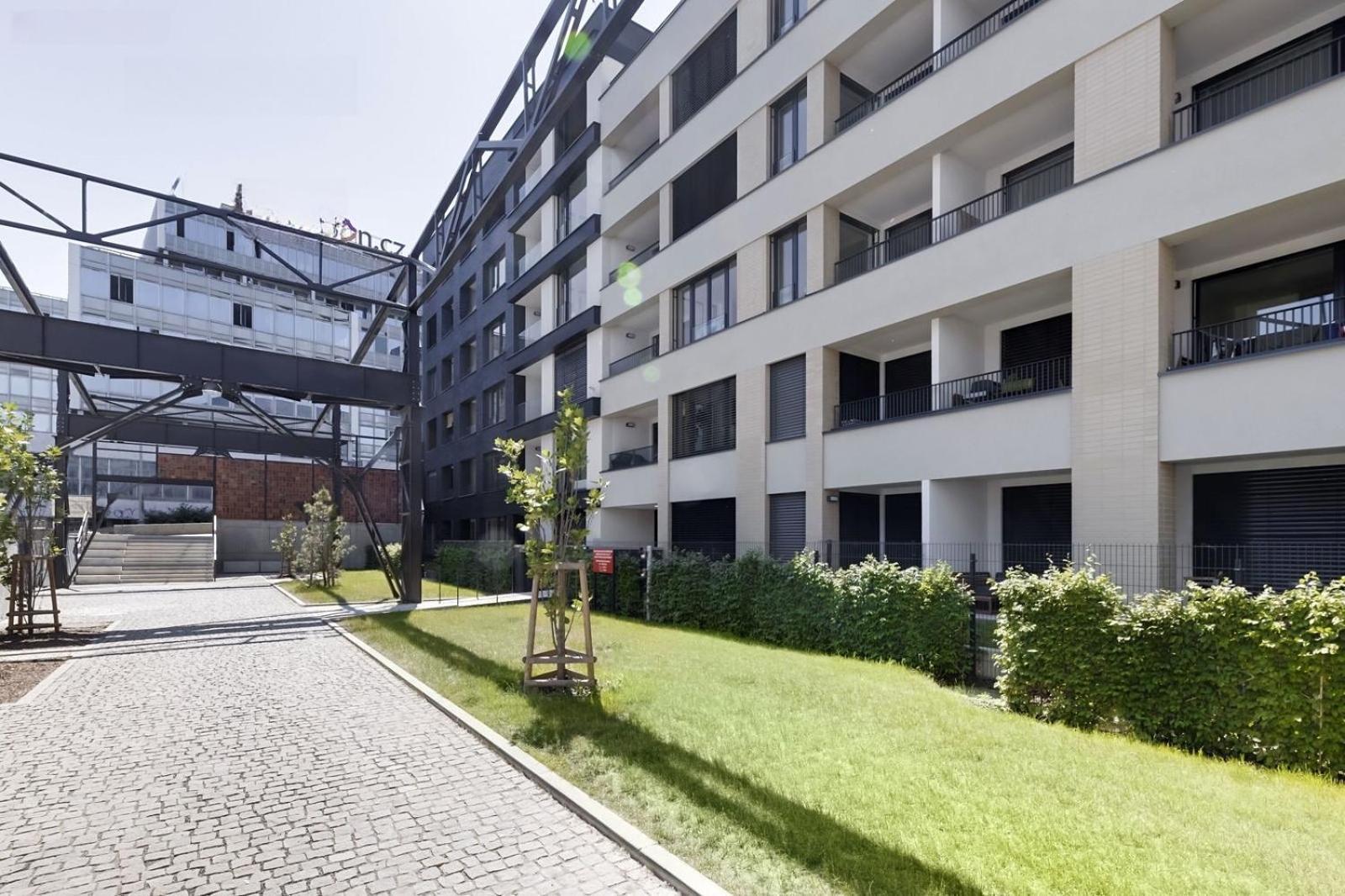 Holesovice Delight: Modern Comfort With A Twist In Prague 7 외부 사진