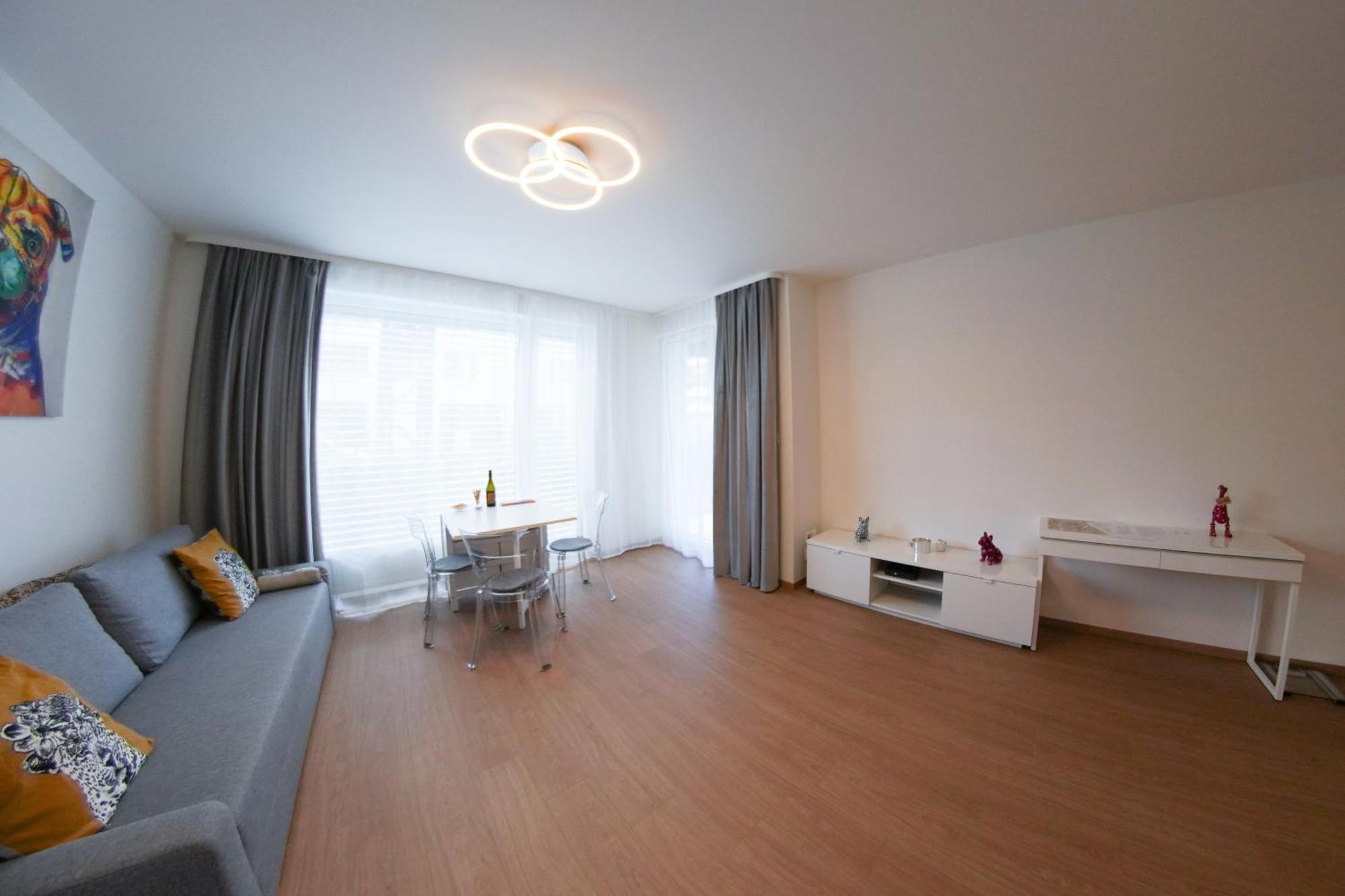 Holesovice Delight: Modern Comfort With A Twist In Prague 7 외부 사진