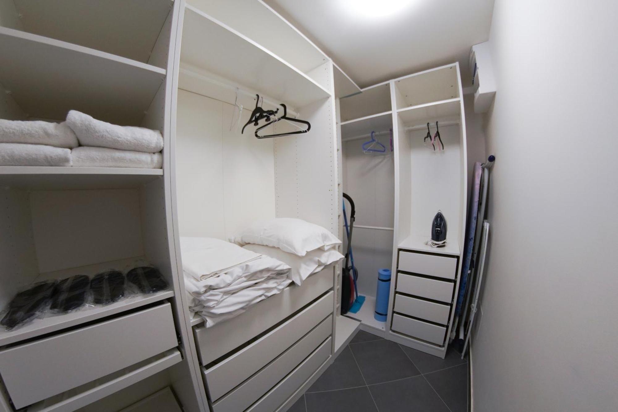 Holesovice Delight: Modern Comfort With A Twist In Prague 7 외부 사진