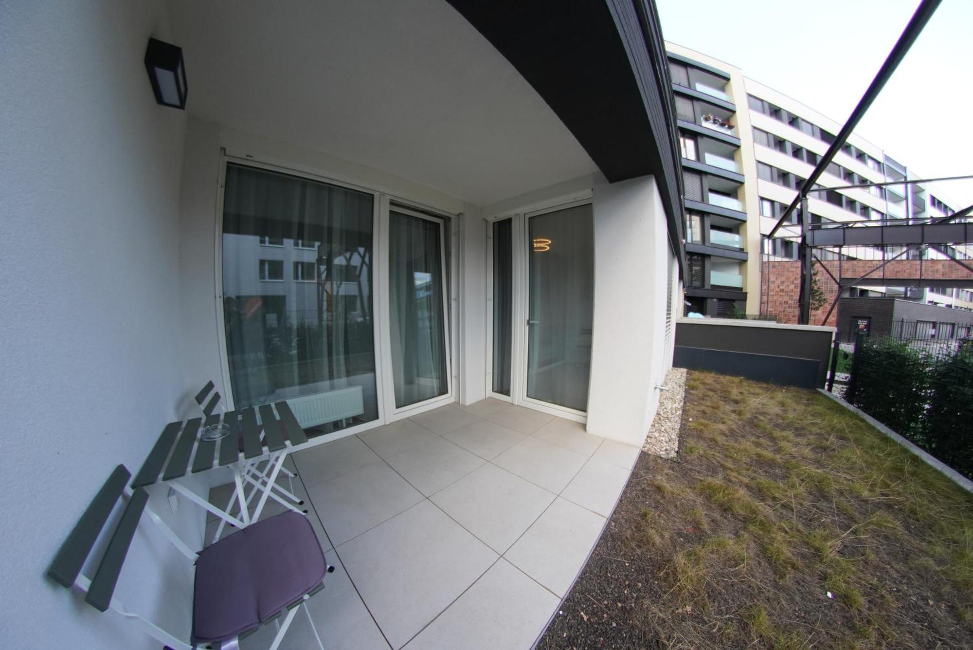 Holesovice Delight: Modern Comfort With A Twist In Prague 7 외부 사진