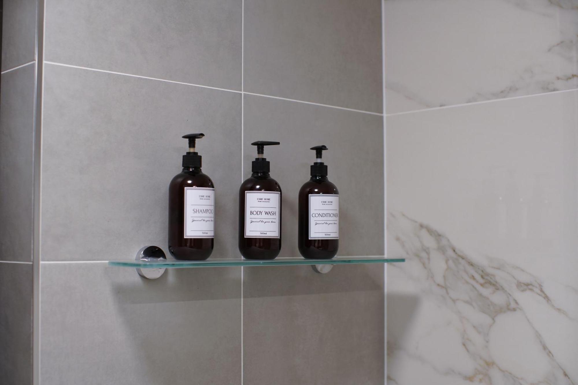 Holesovice Delight: Modern Comfort With A Twist In Prague 7 외부 사진