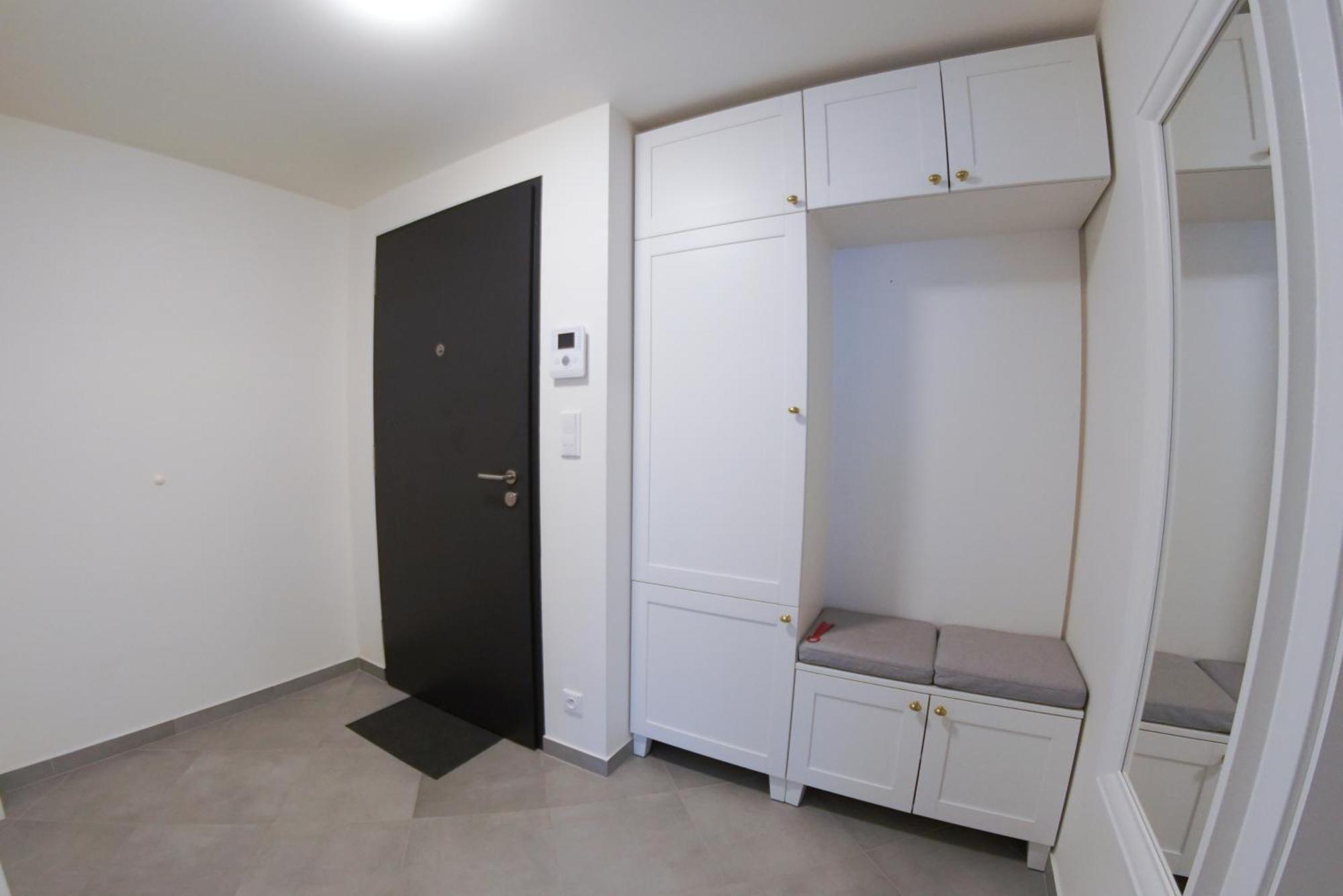 Holesovice Delight: Modern Comfort With A Twist In Prague 7 외부 사진