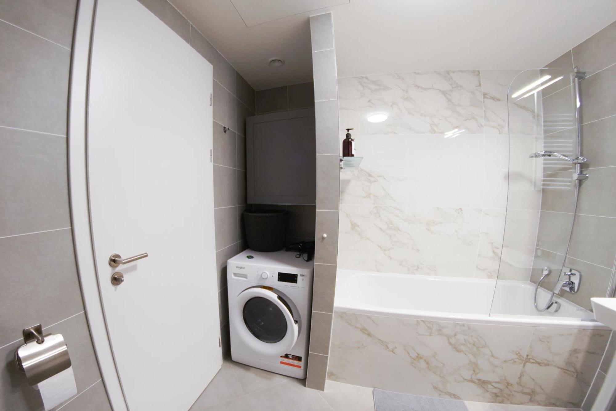 Holesovice Delight: Modern Comfort With A Twist In Prague 7 외부 사진