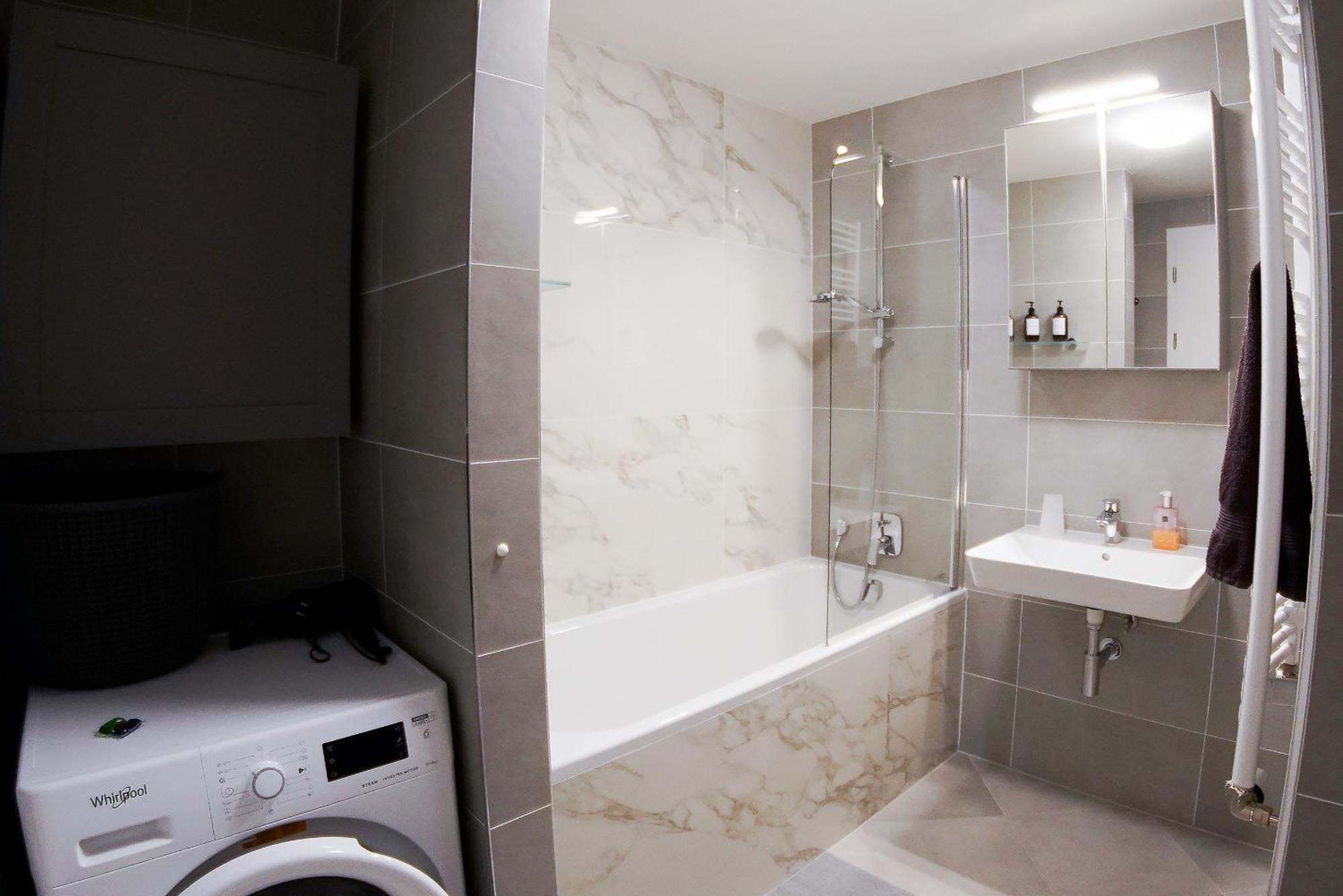 Holesovice Delight: Modern Comfort With A Twist In Prague 7 외부 사진